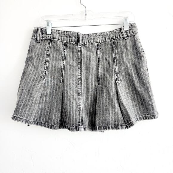 Zara Distressed Pinstriped Black Denim Box Pleated Mini Skirt Raw Hem Sz Medium - Picture 4 of 6